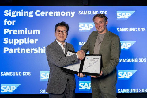 왼쪽부터 삼성SDS 이준희 대표이사, 크리스티안 클라인(Christian Kelin) SAP CEO