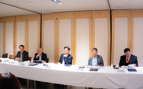 서울AI재단의 ‘AI 미래위원회’가 1차 회의를 열고 서울시 AI 정책 방향과 과제에 대해 논의했다