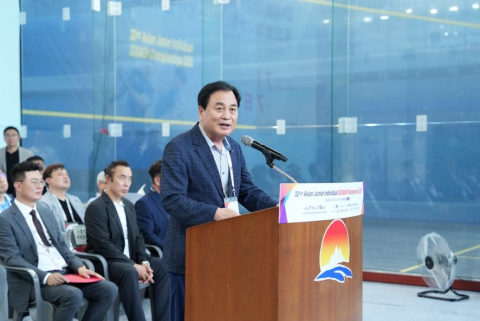 ‘제32회 아시아 주니어 스쿼시 선수권대회’ 개회식에서 배낙호 김천시장이 환영사를 하고 있다