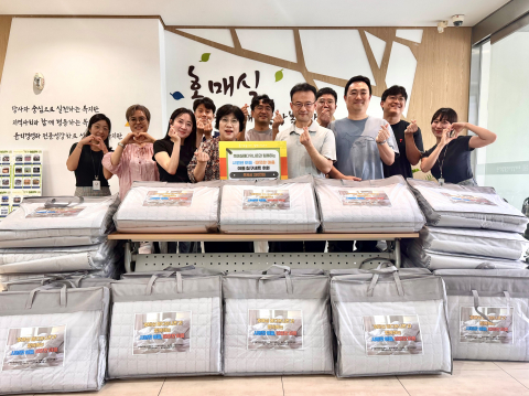 2025년 7월 22일(화) 호매실메디유니온과 호매실장애인종합복지관이 함께 ‘시원한 여름·따뜻한 마음 - 여름 침구 나눔’ 전달식을 진행했다