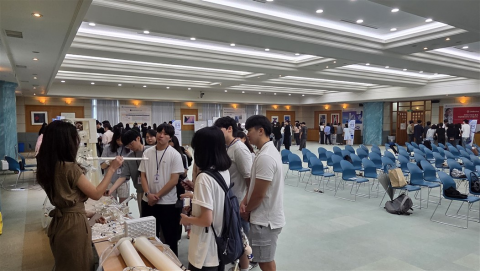 기업 부스 관람