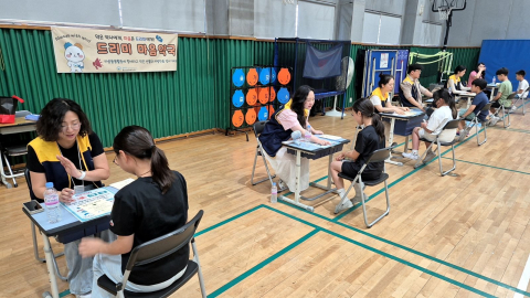 ‘드리미 마음약국’ 프로그램은 초등생 대상의 학교로 찾아가는 아웃리치 프로그램으로, 올해는 관내 2개 초등학교(화일초등학교, 염창초등학교)에서 운영됐다