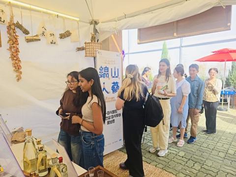 프로그램에 참여하는 시민들