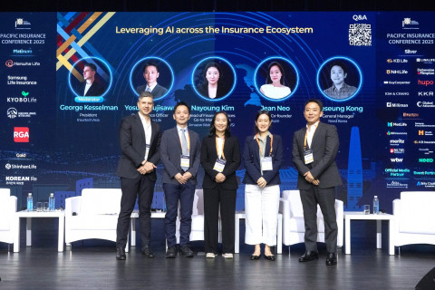 24일 서울 그랜드하얏트 호텔에서 열린 ‘2025 태평양 보험 콘퍼런스(PIC)’ 패널 세션에 참여한 연자들이 기념 사진을 찍고 있다
