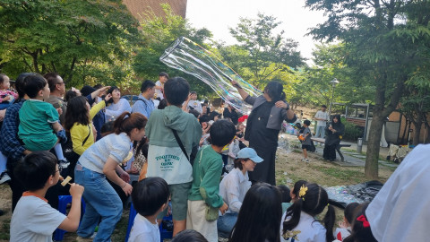 청년 밴드 공연과 마술쇼로 놀거리, 먹거리, 볼거리 있는 행사로 진행