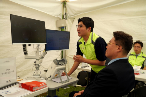 의료 AI 기업 아크(ARK)가 국회 토론회와 ‘2025 국회 입법박람회’에서 자사의 고혈압·당뇨 등 만성질환 합병증과 망막 3대 실명질환을 조기 발견하는 AI 진단 솔루션을 선보