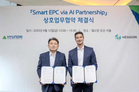 현대건설 플랜트사업본부 류성안 본부장(왼쪽)과 헥사곤 에셋 라이프사이클 인텔리전스 아시아 태평양(APAC) 지역 총괄 Fabio Yada 사장