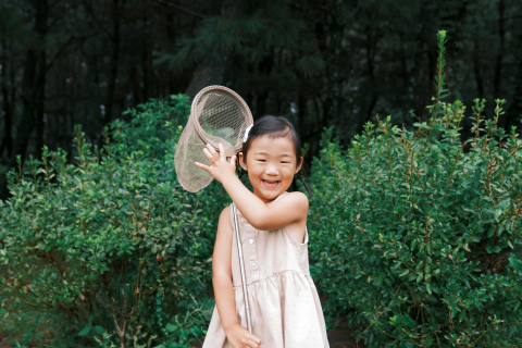 이니스프리 모음재단(이사장 이진호)과 제주특별자치도(도지사 오영훈)는 20일 오전 제주시 영평동 첨단도시숲에서 ‘숲들이데이’ 행사를 개최했다. 참가자들은 도시숲 스냅 프로그램을 체