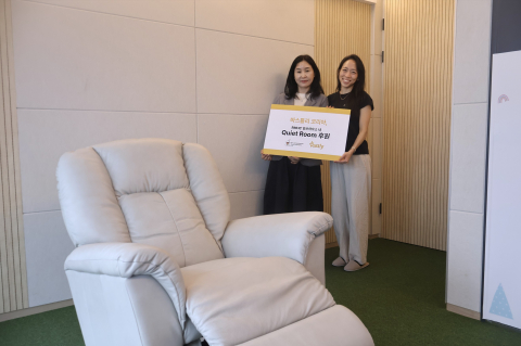 바스틀리 코리아 안진경 대표(왼쪽), RMHC Korea 안수인 대표가 경남 양산 로날드 맥도날드 하우스에서 Quiet Room 개관을 기념하며 함께 사진 촬영을 진행했다