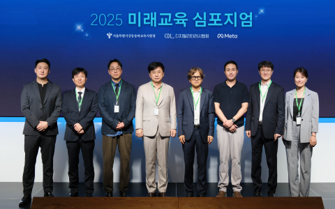 ‘2025 미래교육 심포지엄’ 공연자 및 연사. 왼쪽부터 이재혁 VR 아티스트, 강민석 강동송파교육지원청 장학사, 최민근 MBC 감독, 구수환 이태석재단 이사장, 박형주 전 아주대