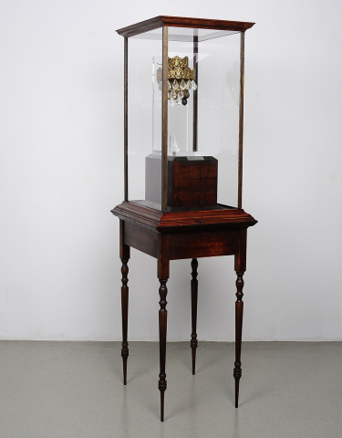 김철환, 바르게 사용하기, 벽조명, 49x58x175cm, Light, Dust, Wood, Acryl, Etc, 2018