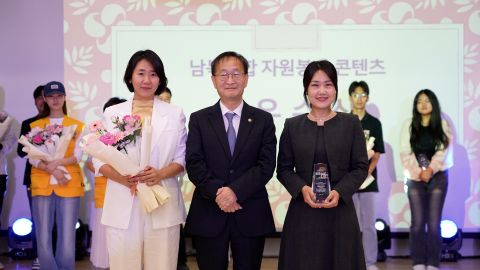 담다코리아가 통일부 남북통합문화센터 ‘2025 남북주민 참여 봉사단체’ 시상식에서 남북주민 자원봉사 콘텐츠 최우수상을 수상했다