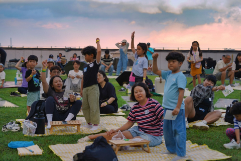 2025년 신규 야간 콘텐츠 ‘가야산 나이트 트레킹’에 적극 참여하는 아이들의 모습