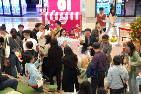한국사과연합회가 24일 사과를 매개로 진심을 전하는 ‘애플데이’ 행사를 서울 스타필드 코엑스몰 라이브플라자에서 성황리에 진행했다(제공=한국사과연합회)