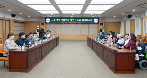 2부 순서로 열린 시민간담회에서는 대전 시민들이
‘저상버스 예약시스템’ 사용 경험과 다양한 의견을 제시했다(사진=행복나눔재단)