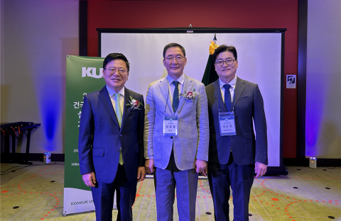 왼쪽부터 이중열 건국국제재단 이사장, 원종필 건국대학교 총장, 정동현(마크 정) 건국대 남가주 동문회장이 ‘건국국제재단’ 창립 행사에 참석했다