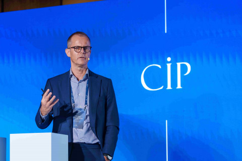 톨슨 스메드 수석부회장이 지난 28일 포시즌스 호텔 서울에서 열린 ‘CIP Investor Day’에서 발표하고 있다