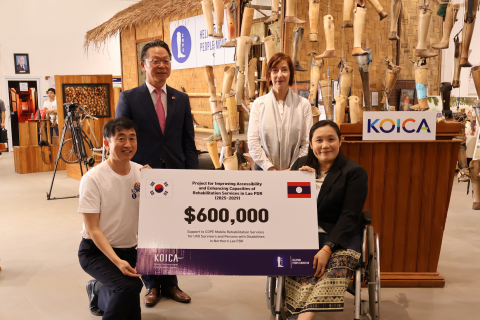코이카(KOICA·한국국제협력단)가 16일(현지시간) 라오스 수도 비엔티안 ‘COPE 센터’에서 불발탄 문제의 심각성과 불발탄 피해자 지원 성과를 알리기 위해 개최한 ‘K+HOPE