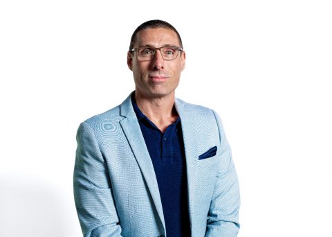 Axi 최고상업책임자(CCO)였던 루이스 쿠퍼(Louis Cooper)