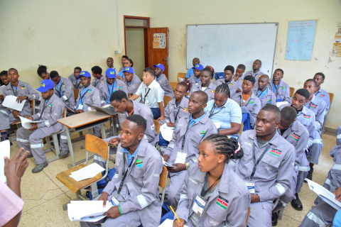 10월 1일 우간다 수도 캄팔라에 위치한 은틴다 직업훈련원에서 열린 ‘동아프리카 기술교류회’에서 ‘학생 기능경기대회’에 참여하는 동아프리카 6개국 학생들이 오리엔테이션에 적극 임하