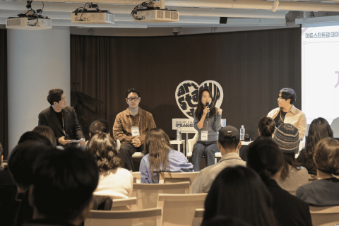 오픈 토론 현장. 왼쪽부터 열매컴퍼니 김재욱 대표, 핀즐 진준화 대표, 유니크굿컴퍼니 이은영 공동대표, 스튜디오 아텍 김성필 대표