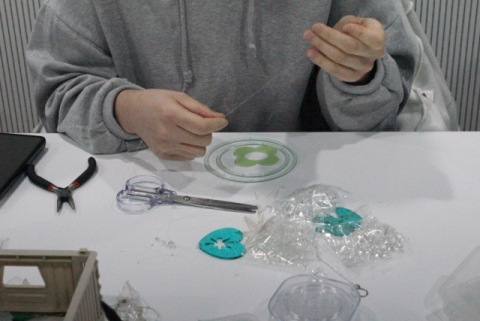 ‘주간 내일’ 워크숍 현장. 9명의 내일지망생이 각자의 관심사와 경험을 바탕으로 프로그램을 구성해 퍼스널컬러 컨설팅, 키링 제작, 심리 가계부 작성, 디자인 실습 등 다채로운 주제