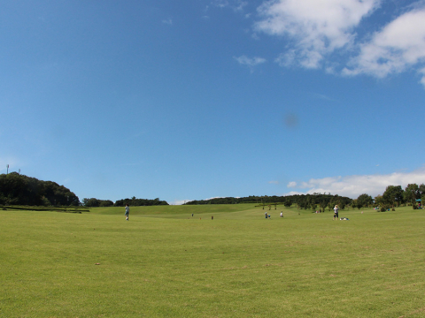 니지겐노모리는 고베에서 아카시해협대교를 건너 차로 5분 거리에 위치한 도쿄돔 28개 규모의 자연공원 속에 조성된 신감각 애니메이션 테마파크다