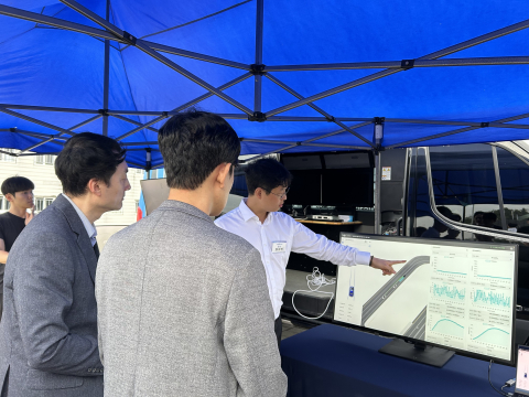 차세대 자율주행 차량통신 기술 개발 사업 성과 시연회 진행 모습