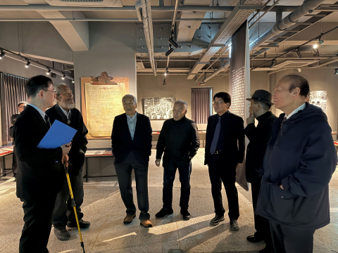 행사 후 참가자들이 민주화운동기념관 M2(옛 남영동 대공분실) 전시를 관람하고 있다