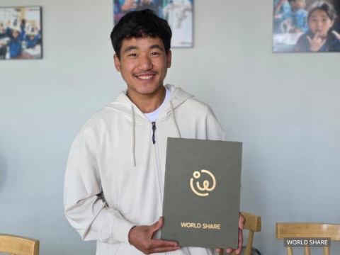 타망이 월드쉐어 네팔 지부에서 지원 증서를 받았다