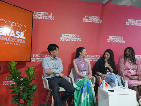 패널들이 기후총회와 국제 환경거버넌스에서 K팝 팬덤의 역할과 가능성에 대해 의견을 나누고 있다