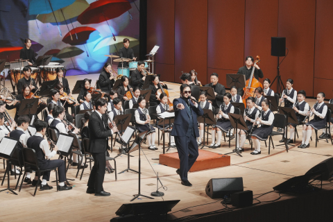 지난 22일 토요일 KBS홀에서 열린 ‘우리금융X사랑의달팽이 클라리넷앙상블 제20회 정기연주회’에서 그룹 god의 김태우가 게스트로 참여해, 클라리넷 앙상블 단원들과 함께 ‘사랑비