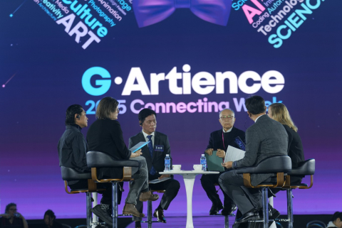 조승래 국회의원(왼쪽에서 3번째)이 좌장을 맡은 미래의 대화에서 원광연 KAIST 명예교수(조직위원장), 홍순정 과기정통부 미래인재정책국장, 티나 로렌츠 ZKM 디렉터(독일), 베