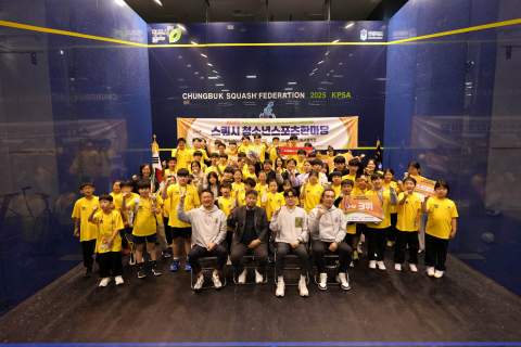 경기가 진행된 유리코트에서 시상시과 단체사진 촬영이 진행됐다