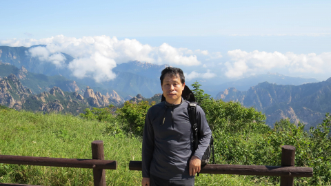 제주 헤리티지 과학상 수상자 오홍식. 제주대학교 사범대학 생물교육전공 교수 오홍식 수상자는 30여 년간 멸종위기종을 비롯한 제주 고유 생물 보전 연구에 매진하며, 제주의 자연환경 