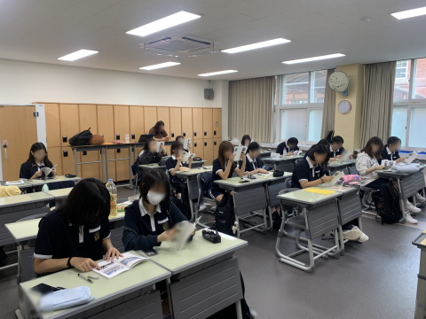 배화여자고등학교 학생들이 국립대한민국임시정부기념관에서 활동발표회를 진행하고 있다