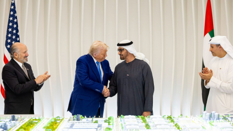 UAE 대통령이자 G42 회장을 맡고 있는 셰이크 모하메드 빈 자이드 알 나흐얀(Sheikh Mohamed bin Zayed Al Nahyan)과 도널드 J. 트럼프 미국 대통령이