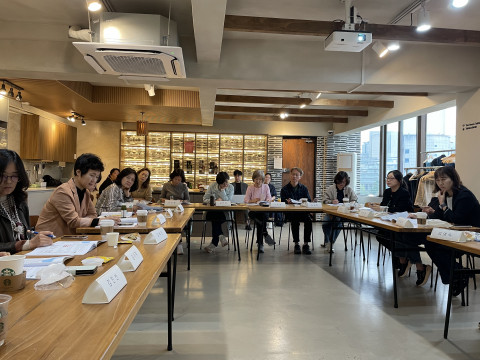 청소년 당뇨병 자료 개발의 전문성을 높이기 위한 전문가 초청 자문회의 장면