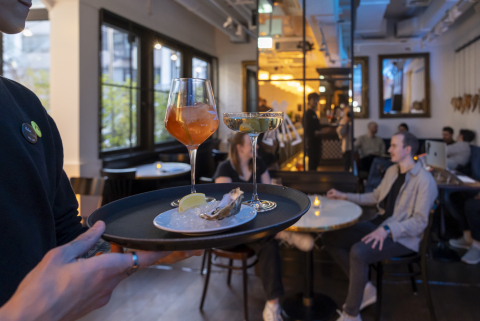 ProWein City Vibes는 도심 곳곳의 바와 레스토랑, 문화 공간에서 테이스팅과 푸드 페어링, 예술과 음악을 결합한 새로운 주류 경험을 선보인다