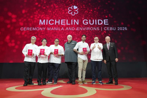 왼쪽부터 만 호(Man Ho) 총괄 중식 셰프 찬 치 파이(Chan Chi Fai) 셰프, 크루 스테이크하우스(Cru Steakhouse) 수셰프 어윈 마르케즈(Erwin Marq