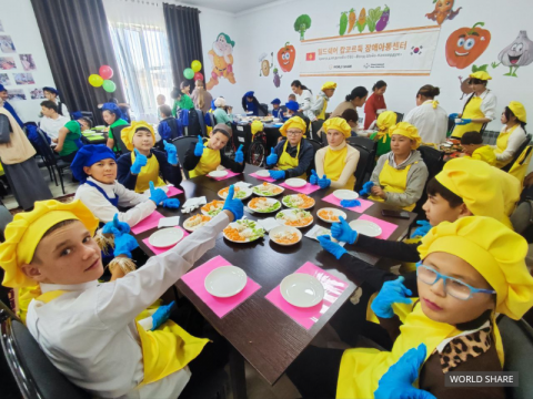 요리 활동을 하며 의지를 다지는 아동들