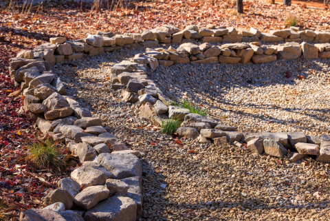‘느린정원’의 물 순환 체계를 고려해 조성된 회랑형 연못