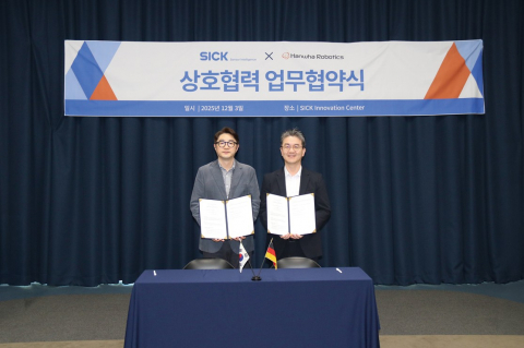 한화로보틱스 정병찬 대표이사(왼쪽)와 씨크코리아 문성식 대표가 지난 3일 씨크코리아 동탄 이노베이션센터에서 전략적 업무협약(MOU)을 체결했다
