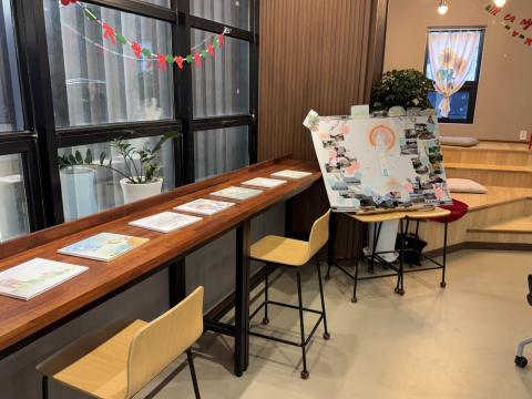 참가자들이 만든 인생 동화책과 동네의 이모저모를 소개한 지도가 한 켠에 전시돼 있다