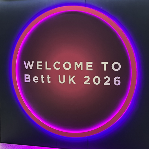세계 최대 에듀테크 박람회 ‘Bett UK 2026’ 현장에 마련된 공식 환영 로고