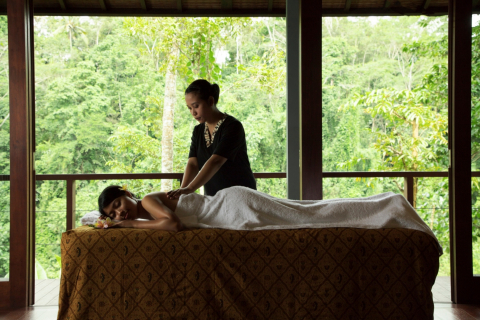 호시노야 발리 웰니스 리트릿 프로그램에서 매일 제공되는 스파 트리트먼트