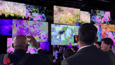 ‘In tune Monument’ 미디어아트 전시 모습(제공=에이프레임)