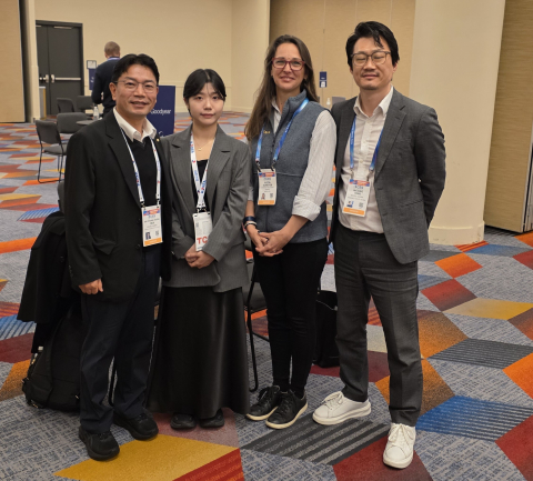 CES 2026 전시 기간 중 웨스텍글로벌과 The Goodyear Tire & Rubber Company 간 기술·사업 협력 논의를 마친 뒤 관계자들이 기념촬영을 하고 있다. 왼