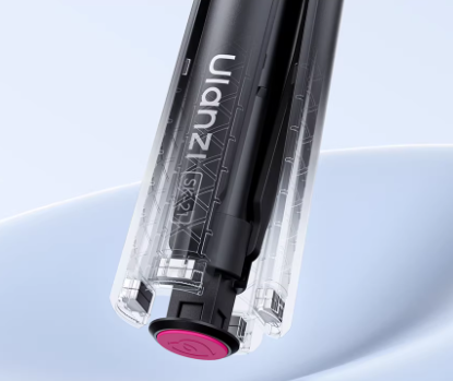 다리 하단부에 자석을 적용해 접힌 상태에서 단단히 고정한다. 이동 중 충격이나 흔들림으로 의도치 않게 다리가 펼쳐지는 사고를 막아준다