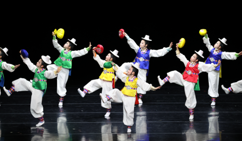 리틀엔젤스예술단 작품 ‘설날아침’ 공연 장면